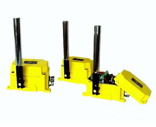 兩級跑偏開關裝置