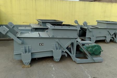 往復式給煤機的輸送量是多少？